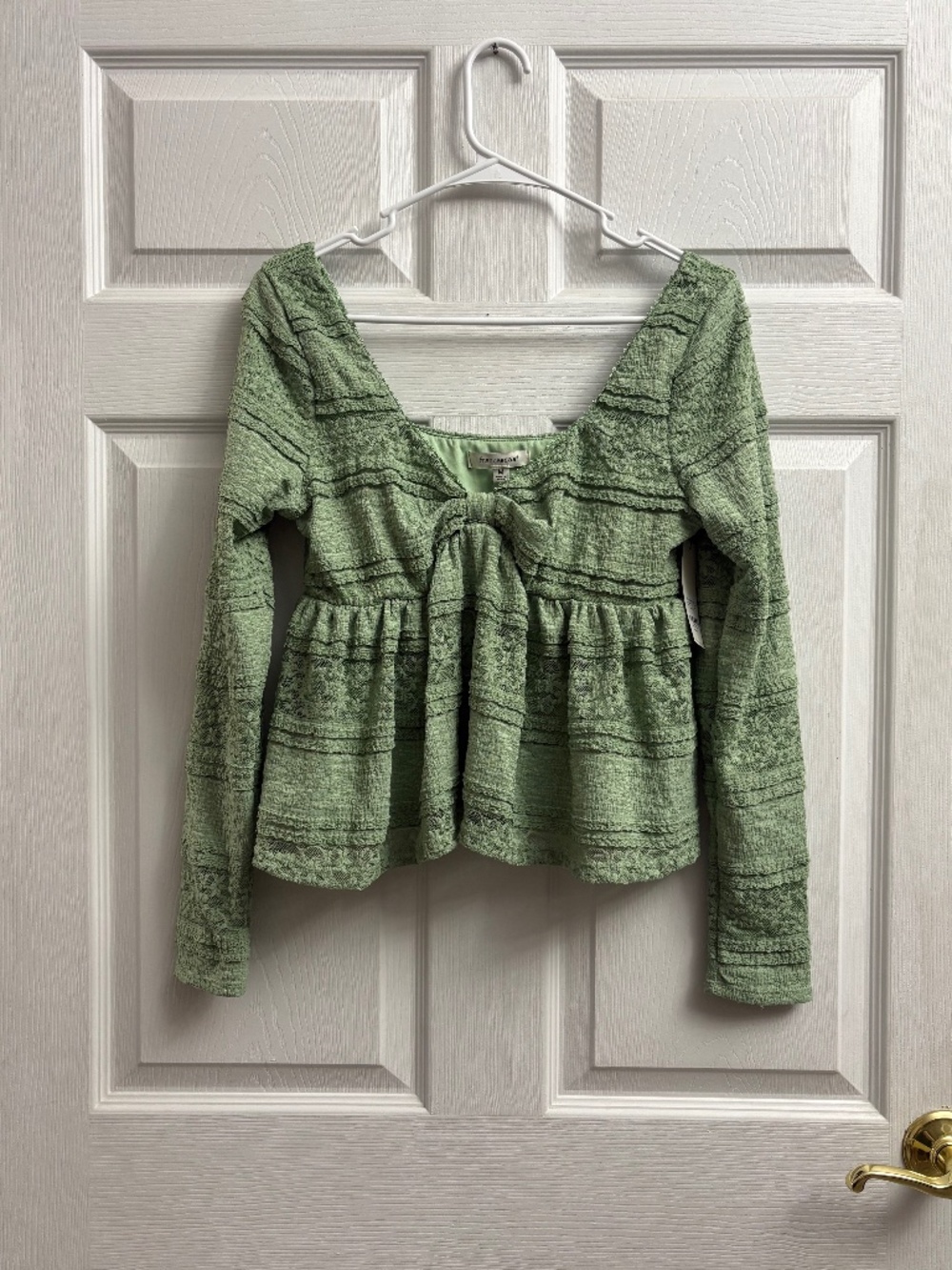Women's Francesca's New Green Lace Long Sleeve Top